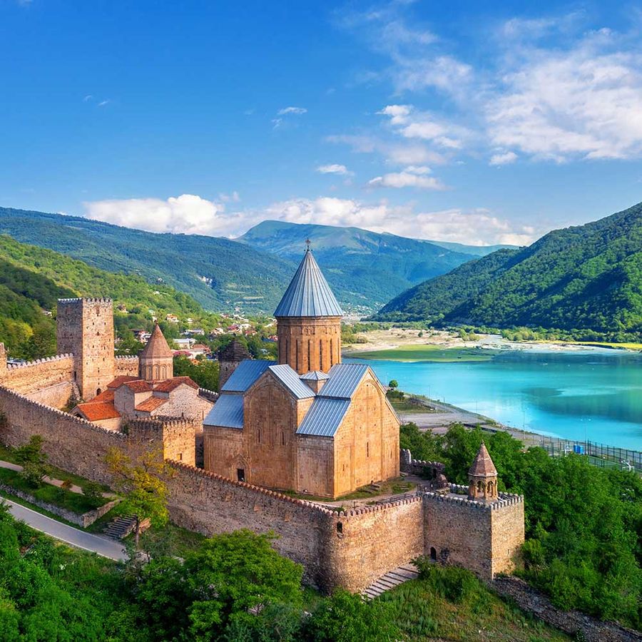 전경 — 성채 근접 촬영