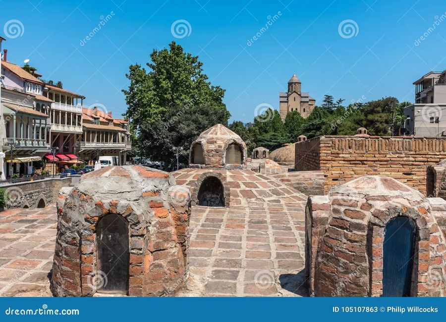 원경 — 돔형 온천 건물 밀집 지구